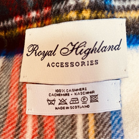 Pure Cashmere plaid fringed scarf made in Scotland. Unisex - Picture 2 of 5